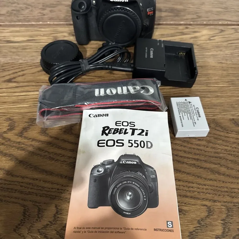Canon EOS Rebel T2i 18.0MP Digital SLR DSLR Camera 29,850 Shutter Count